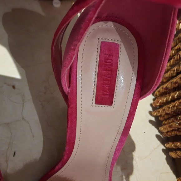 SEXXXY NAUGHTY MAGENTA PINK STILETTO 💗 HIGH HEELS ANKLE STRAP SIZE 8 pompoms 4" - Picture 4 of 5